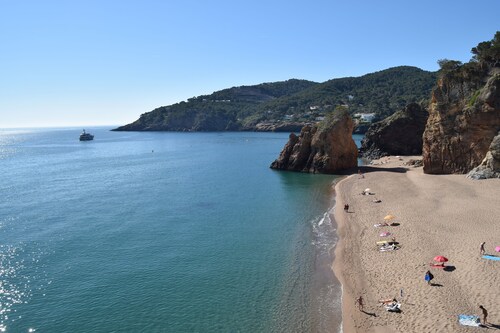 Mediterranean Villa 900m From the Beach!