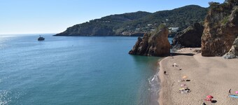 Mediterranean Villa 900m From the Beach!