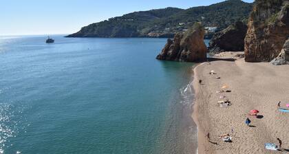 Mediterranean Villa 900m From the Beach!