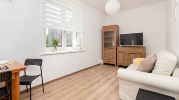 Apartment, 1 Bedroom, Kitchen | 1 bedroom, bed sheets