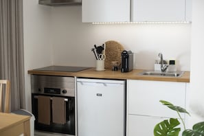 Frigorifero, microonde, forno, macchina per tè/caffè