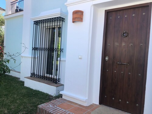 Villa with private infinity pool close to Port