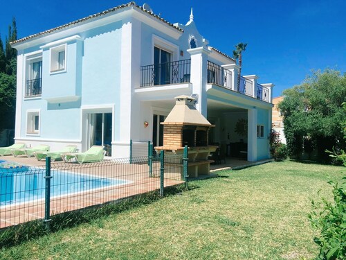 Villa with private infinity pool close to Port