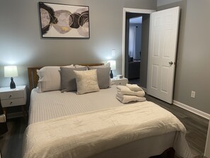 3 bedrooms, desk, iron/ironing board, free WiFi