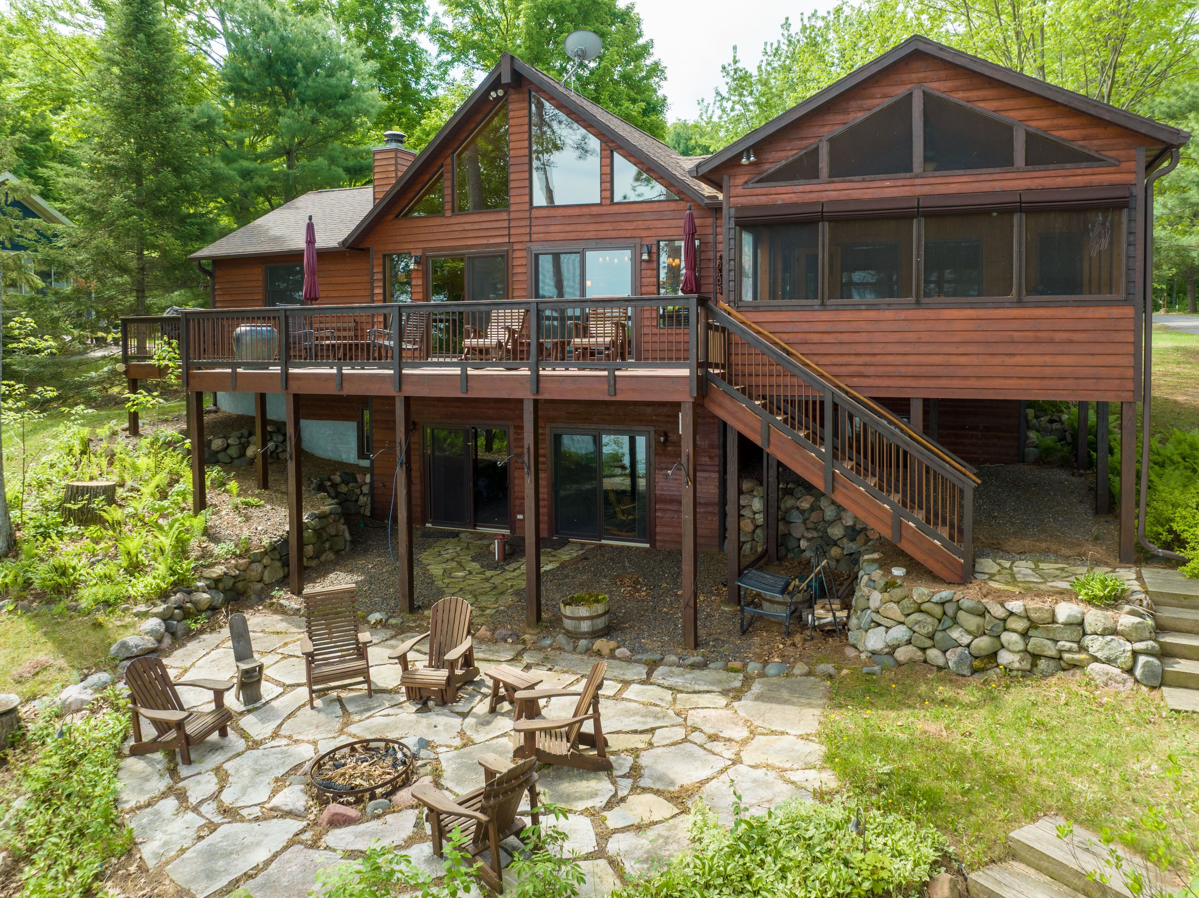 Breathtaking Luxury Vacation Home on the Shores of Lac Courte Oreilles Lake