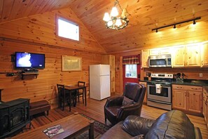 Interior - Therz A Cub Just one mile from town! (Bryson City)