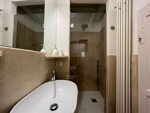 Shower, hair dryer, bidet - Cosy apartment for 2 guests with WIFI, A/C and pets allowed (Cortona)