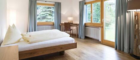 2 bedrooms, free Internet