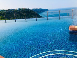 Pool - Villa Pareada con Piscina Infinity e Incomparables Vistas (Puigderrós)