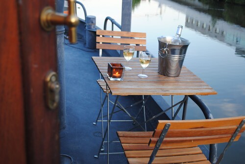 houseboat near city center 