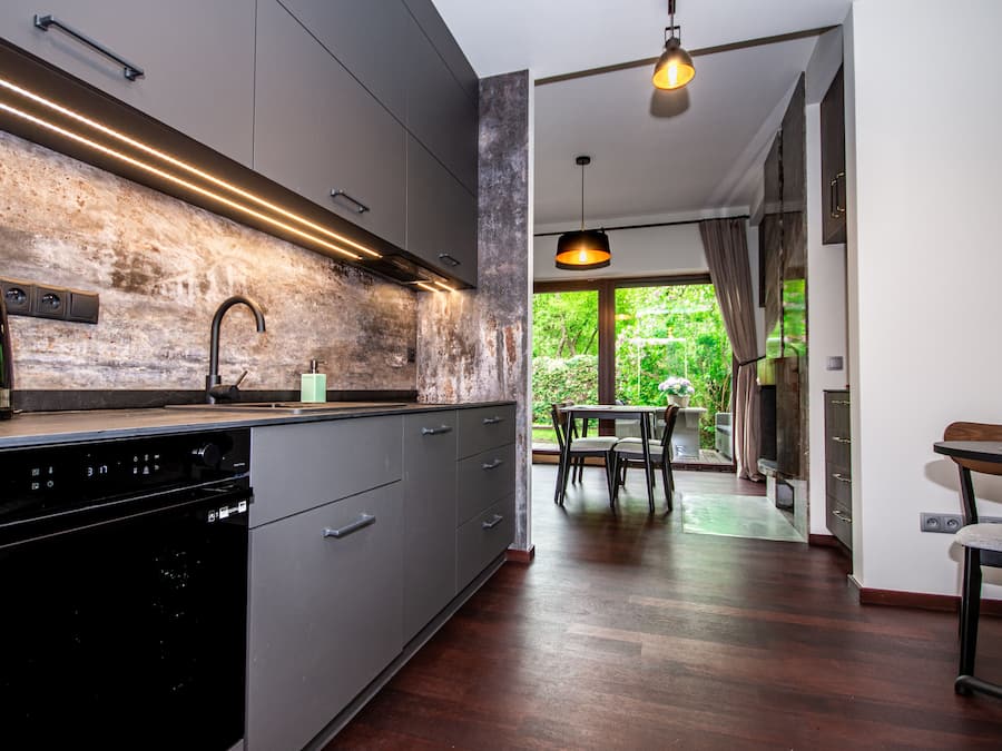 Apartamento superior | Cozinha privada | Fogão, cooktop, lava-louças, talheres/pratos/utensílios de cozinha