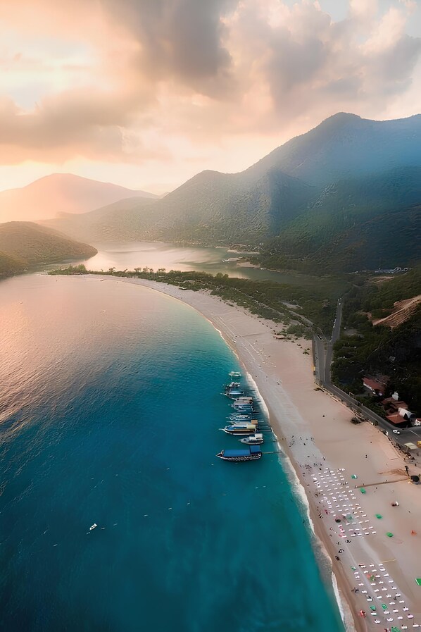 靠近海滩、沙滩椅