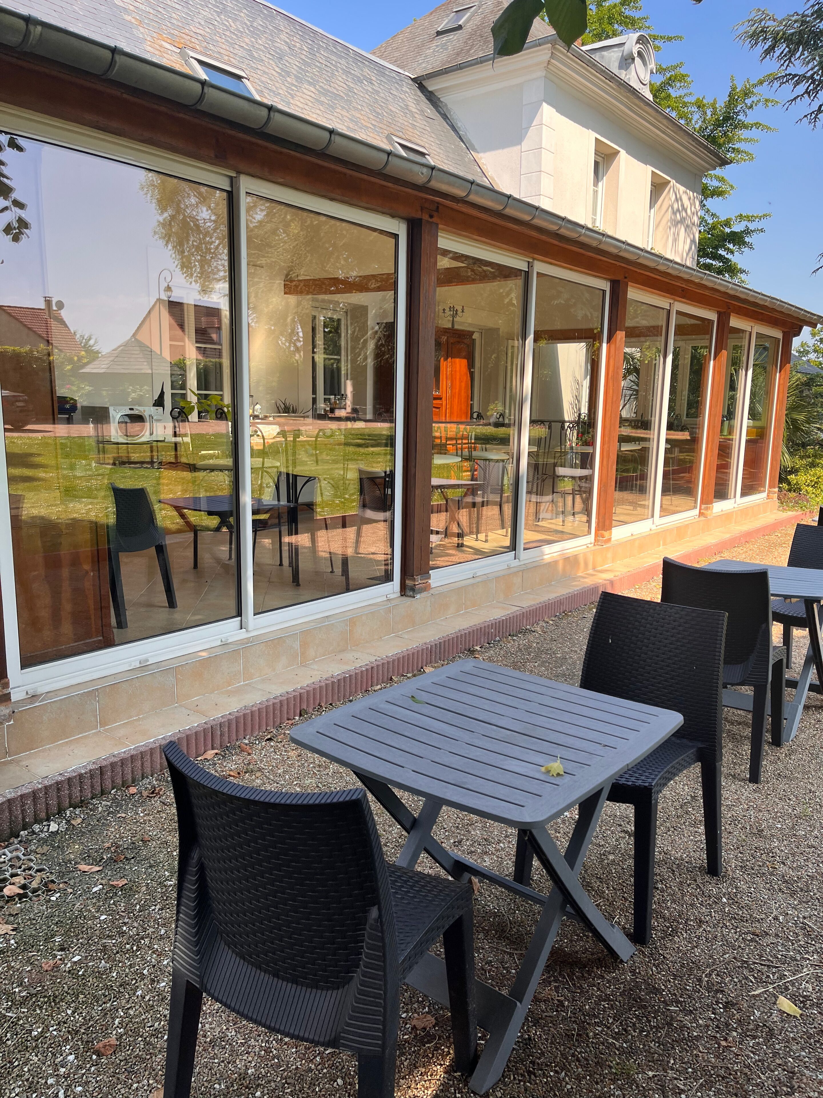 Daily cooked-to-order breakfast (EUR 10 per person)