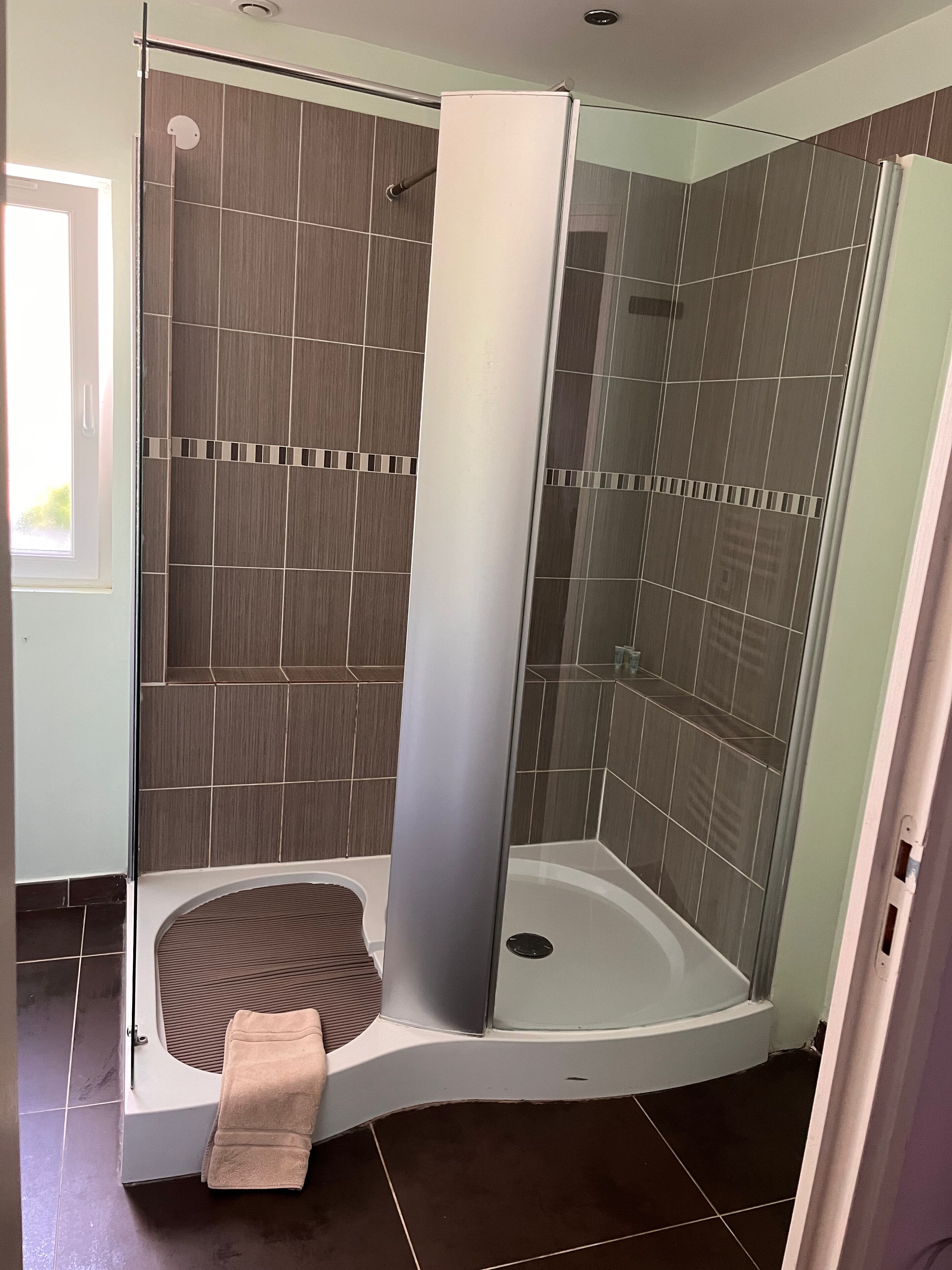 Comfort Double Room | Bathroom | Hair dryer, towels