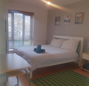 2 bedrooms, in-room safe, desk, iron/ironing board