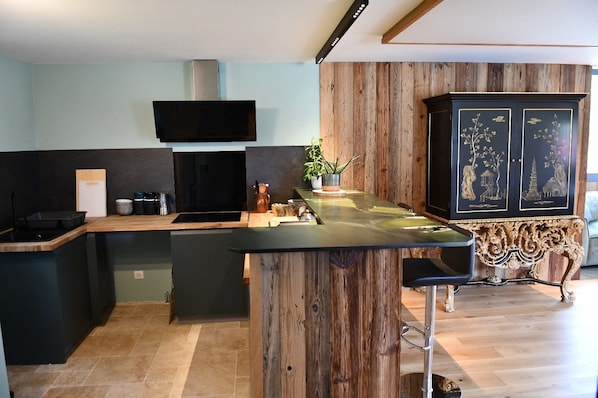 Fridge, microwave, stovetop, coffee/tea maker