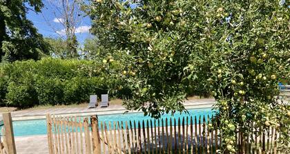 Deux Chambres Dans une Charmante ChaumiĂšre/tennis/piscine