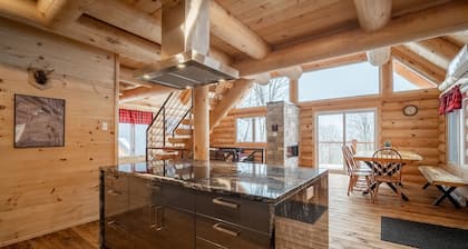 L'expérience Arborum Sugar Camp, Chalet Rustique en Bois Rond au Massif du Sud