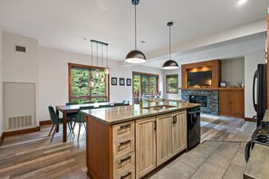 Fridge, microwave, oven, stovetop - Tremblant Prestige - Étoile 1520-11 (Mont-Tremblant)