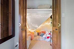 3 bedrooms, iron/ironing board, travel cot, free WiFi