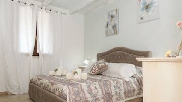 4 chambres, fer et planche à repasser, lit parapluie, Wi-Fi gratuit