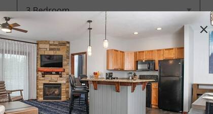 Beautiful 3 bedroom home away from home timeshare getaway at the Wisconsin Dells