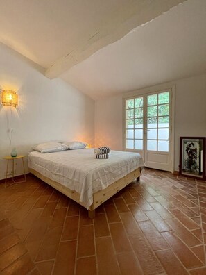 3 bedrooms, bed sheets
