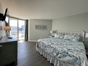 2 bedrooms, travel cot, free WiFi, bed sheets