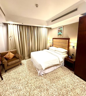 Premium Room | 1 bedroom, in-room safe, desk, blackout drapes
