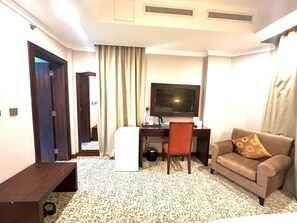 In-room safe, desk, blackout drapes, soundproofing - Grand Legacy Hotel Doha (Doha)