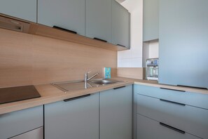Kühlschrank, Mikrowelle, Ofen, Geschirrspüler