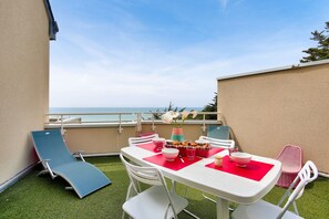 تناول الطعام بالخارج