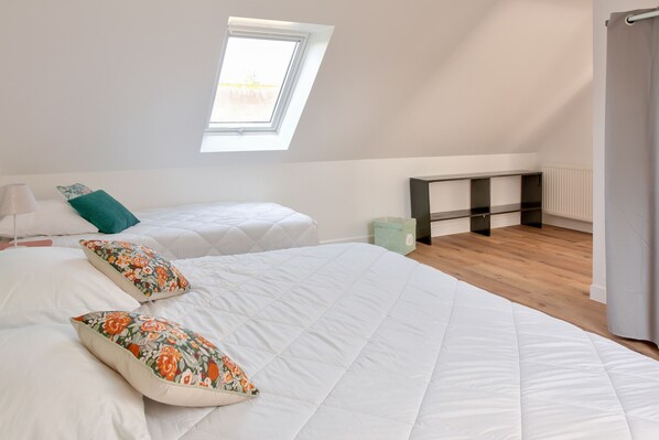2 bedrooms, iron/ironing board, free WiFi