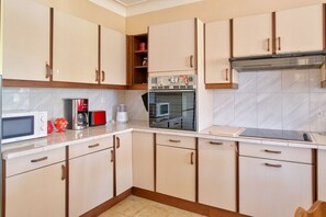 Fridge, microwave, oven, coffee/tea maker