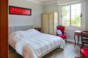 3 bedrooms, iron/ironing board, free WiFi - House with pool for 4 adults, 2 children (Plomeur)