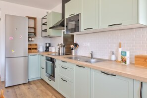 Fridge, microwave, oven, dishwasher