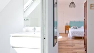 4 slaapkamers, een strijkplank/strijkijzer, gratis wifi