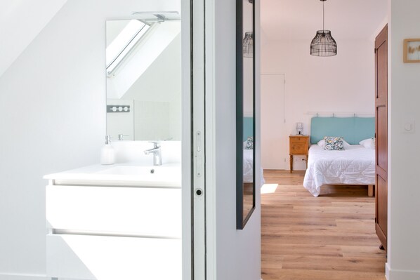 4 عدّة غرف نوم ومكواة/لوح كي وواي فاي مجانًا