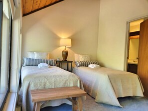 2 makuuhuonetta, silitysrauta/-lauta, ilmainen Wi-Fi, vuodevaatteet