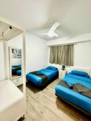 4 habitaciones, tabla de planchar con plancha y cuna de viaje 