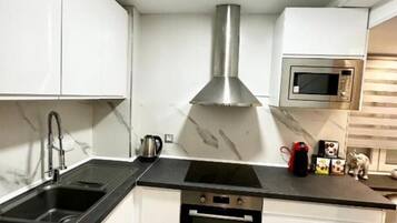 Refrigerador, microondas, horno, cafetera/tetera