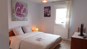 2 bedrooms, iron/ironing board, travel cot, bed sheets