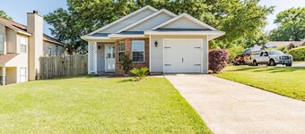 Stillbridge Cottage-UWF, shopping, restaurants, West FL Hospital, Beaches