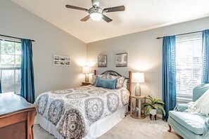3 bedrooms, desk, iron/ironing board, travel cot
