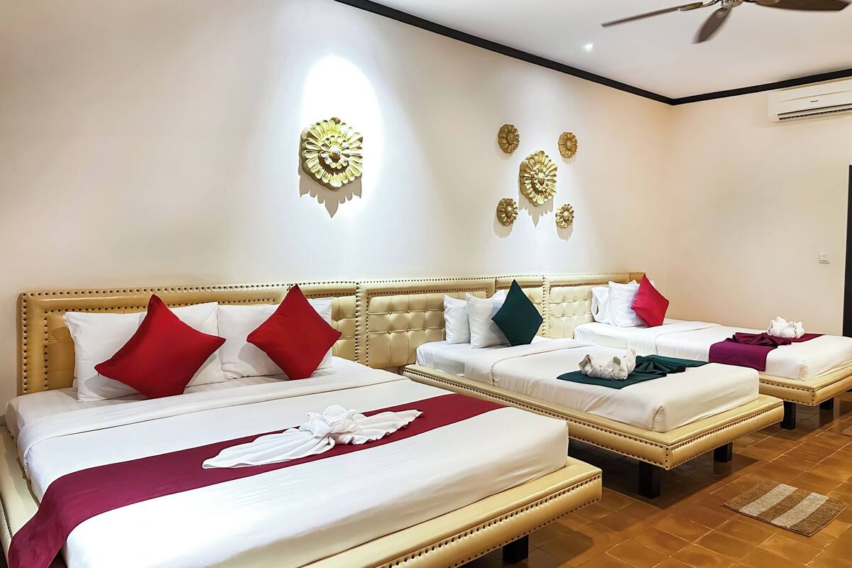Family Room, Multiple Beds