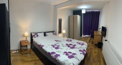 Inviting 2-bed Apartment Near Heathrow