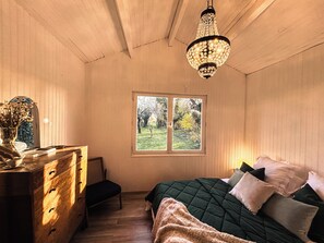 1 غرفة نوم ومكتب وسرير سفر وواي فاي مجانًا