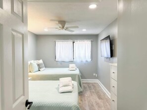 2 habitaciones, tabla de planchar con plancha y wifi gratis 