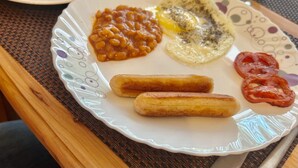 A plate with beans, eggs, sausages, and toast. - Hotel Grand Sai - Moradabad, Uttar Pradesh (Moradabad)