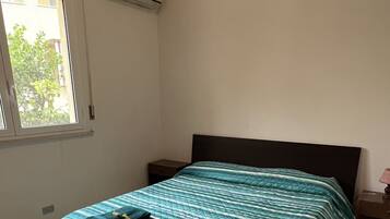 2 Schlafzimmer, Reisekinderbett, Bettwäsche